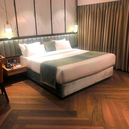 The International By Tunga Hotel Mumbai Exterior photo
