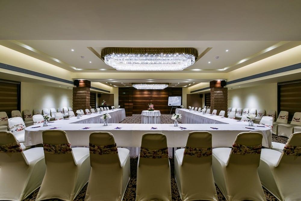The International By Tunga Hotel Mumbai Exterior photo