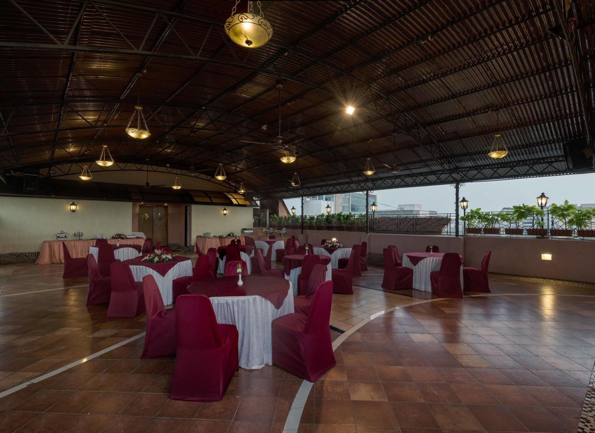 The International By Tunga Hotel Mumbai Exterior photo