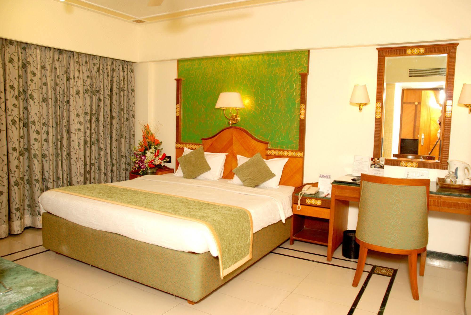 The International By Tunga Hotel Mumbai Exterior photo