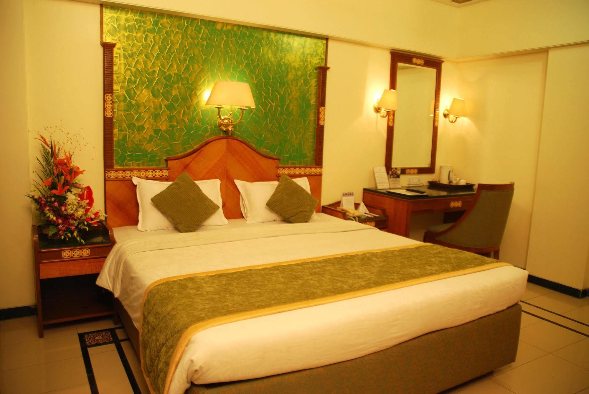 The International By Tunga Hotel Mumbai Exterior photo